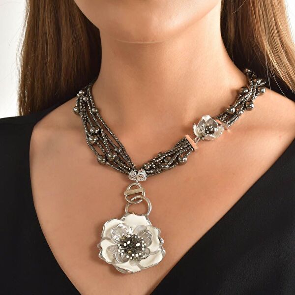 White Dreams Model-16 Çiçek Tasarımlı Büyük Gümüş Kolye