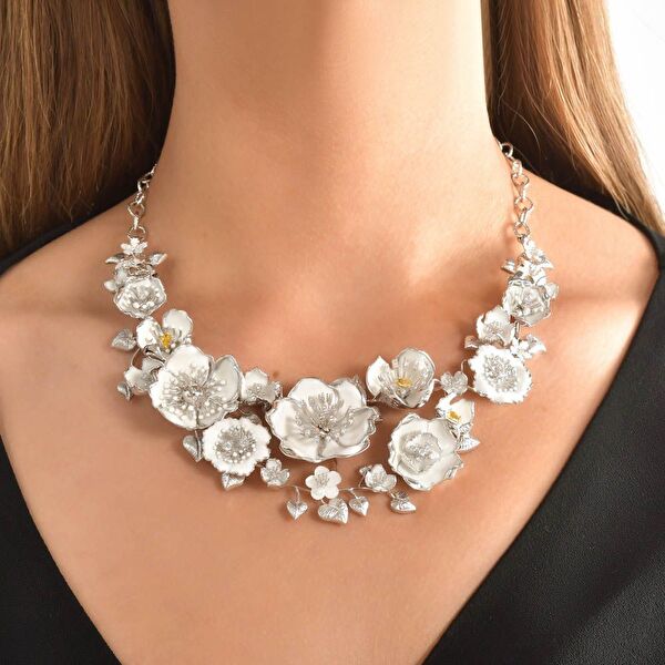 White Dreams Model-17 Tomurcuklu Çiçek Tasarımlı Büyük Gümüş Kolye